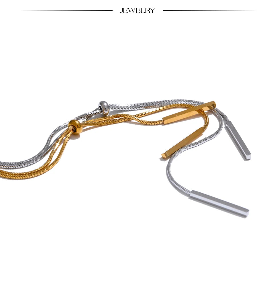 Geometric chain necklace in gold-plated stainless steel.