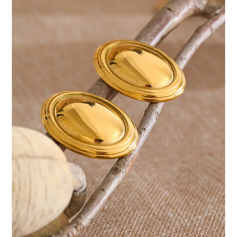 Geometric earrings in gold-plated stainless steel.
