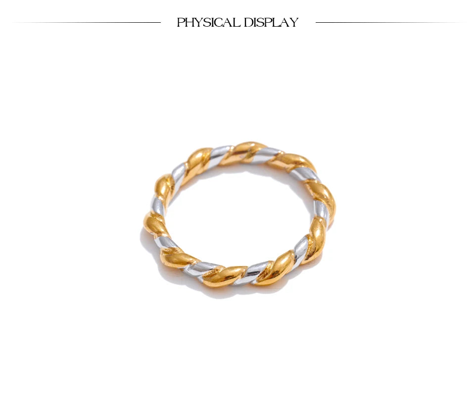 Minimalist geometric ring in 18K gold-plated stainless steel.