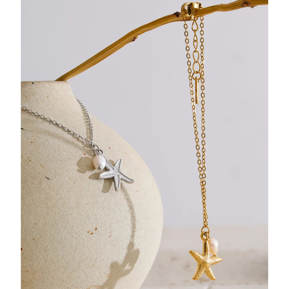 Freshwater pearl star geometric bracelet in gold-plated stainless steel with freshwater pearl.