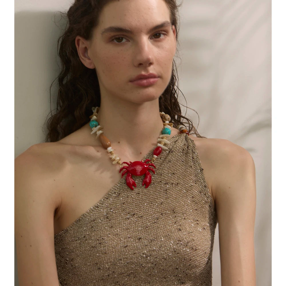 Red shell resin necklace in gold-plated stainless steel with natural stone and shell.