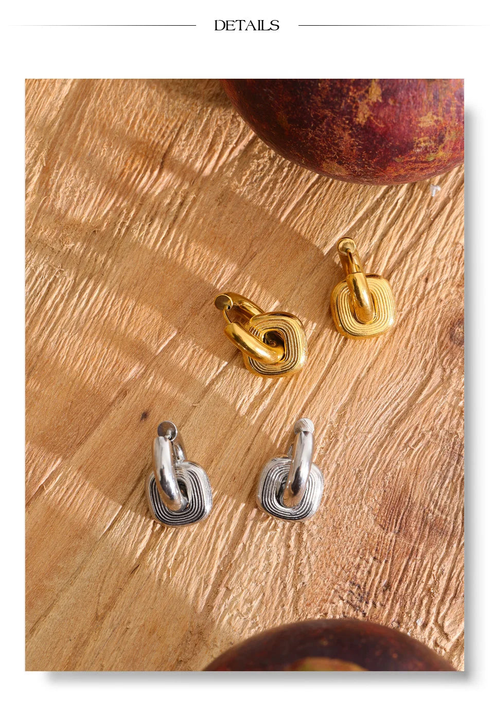 Geometric earrings in gold-plated stainless steel.