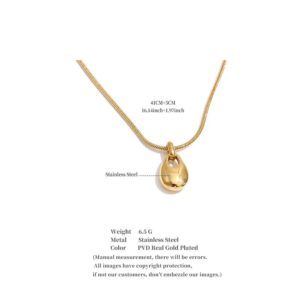 Geometric necklace in gold-plated stainless steel.