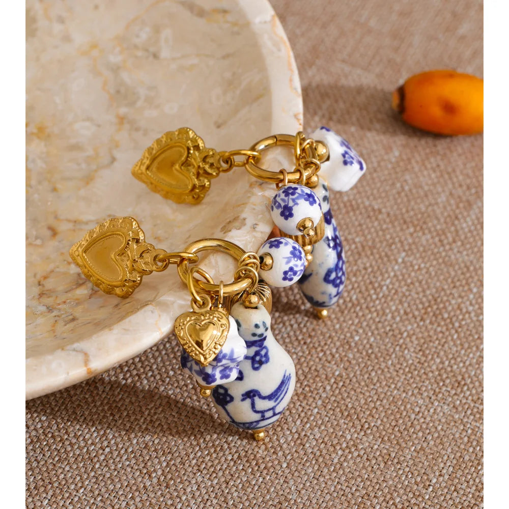 Heart flower geometric earrings in gold-plated stainless steel.