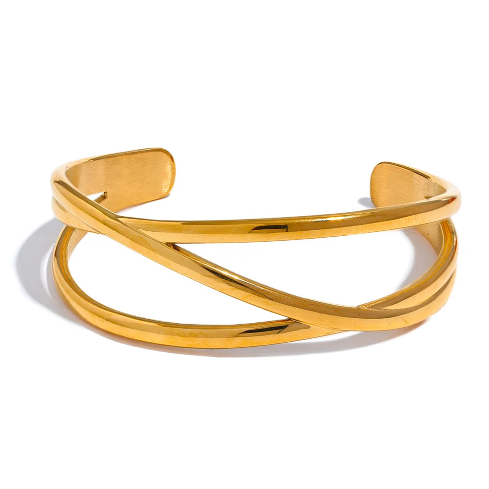 Minimalist geometric bracelet in gold-plated stainless steel.