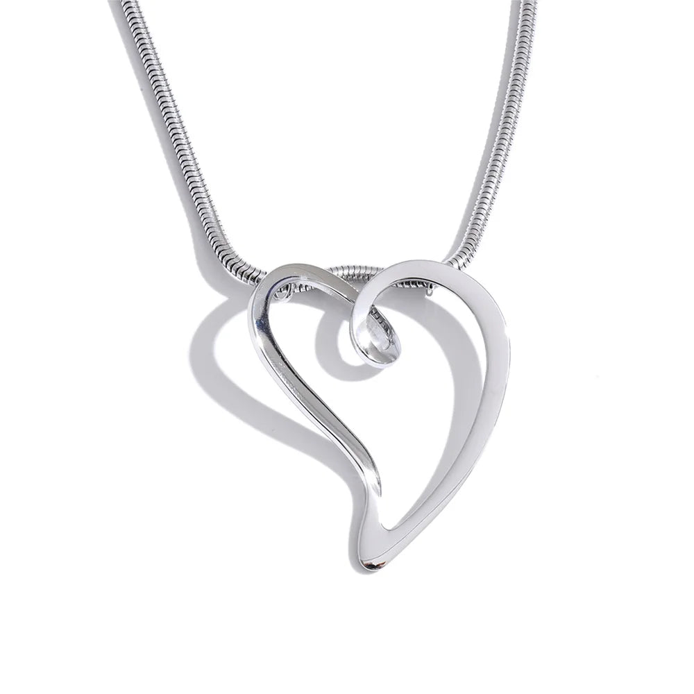 Heart necklace in gold-plated stainless steel.