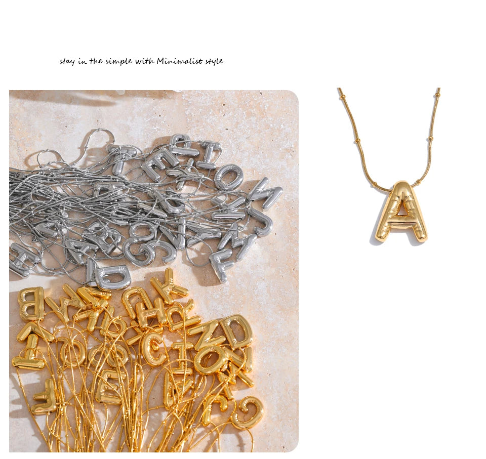 Geometric chain necklace in gold-plated stainless steel.