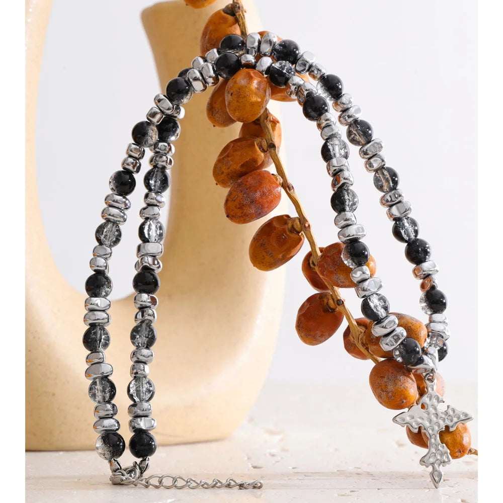 Natural stone cross beaded necklace in gold-plated stainless steel with natural stone.