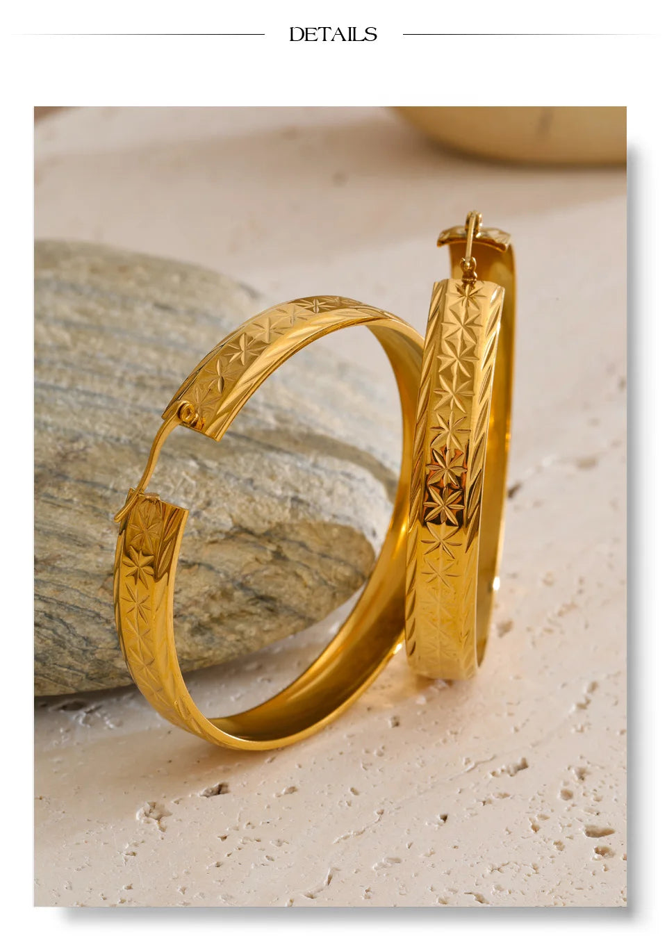 Geometric earrings in gold-plated stainless steel.