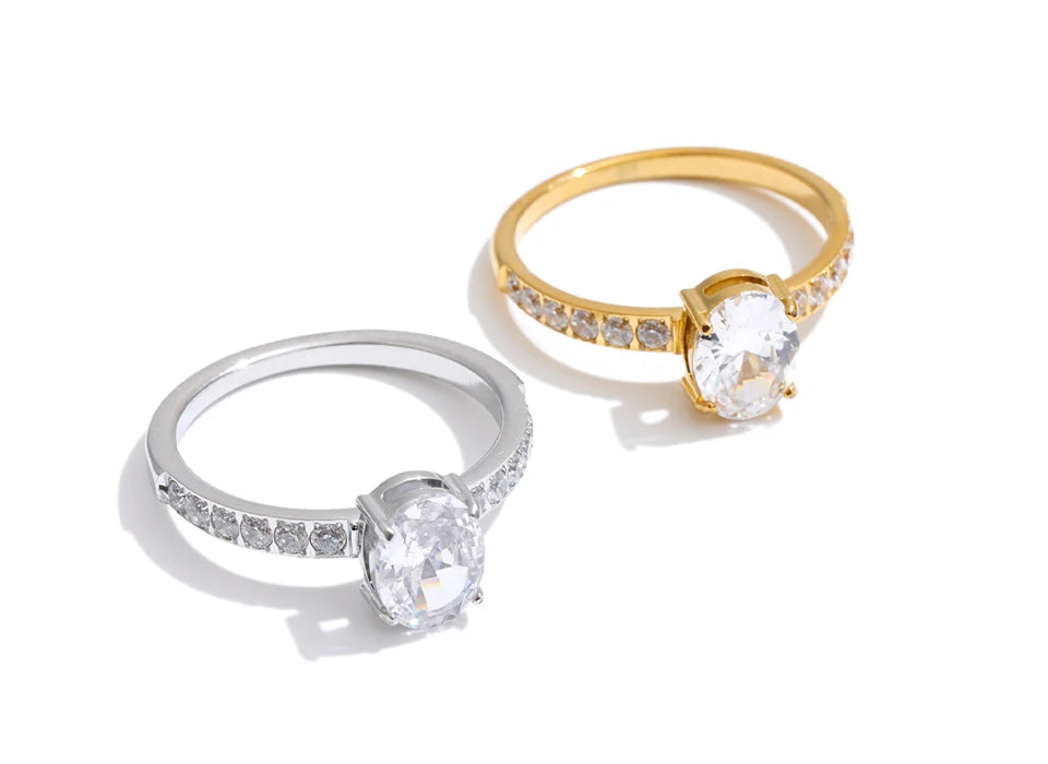 Cubic zirconia geometric ring in 18K gold-plated stainless steel with cubic zirconia.