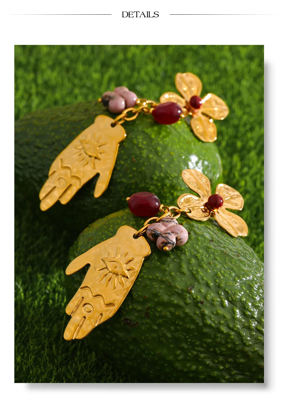 Flower earrings in gold-plated stainless steel.