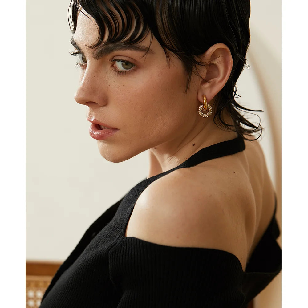 Cubic zirconia geometric earrings in 18K gold-plated stainless steel with cubic zirconia.
