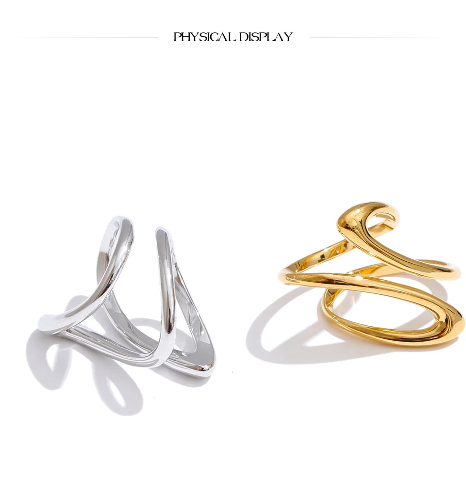 Minimalist geometric ring in gold-plated stainless steel.