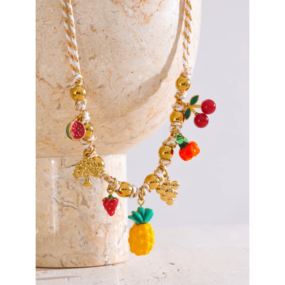 Geometric necklace in gold-plated stainless steel.