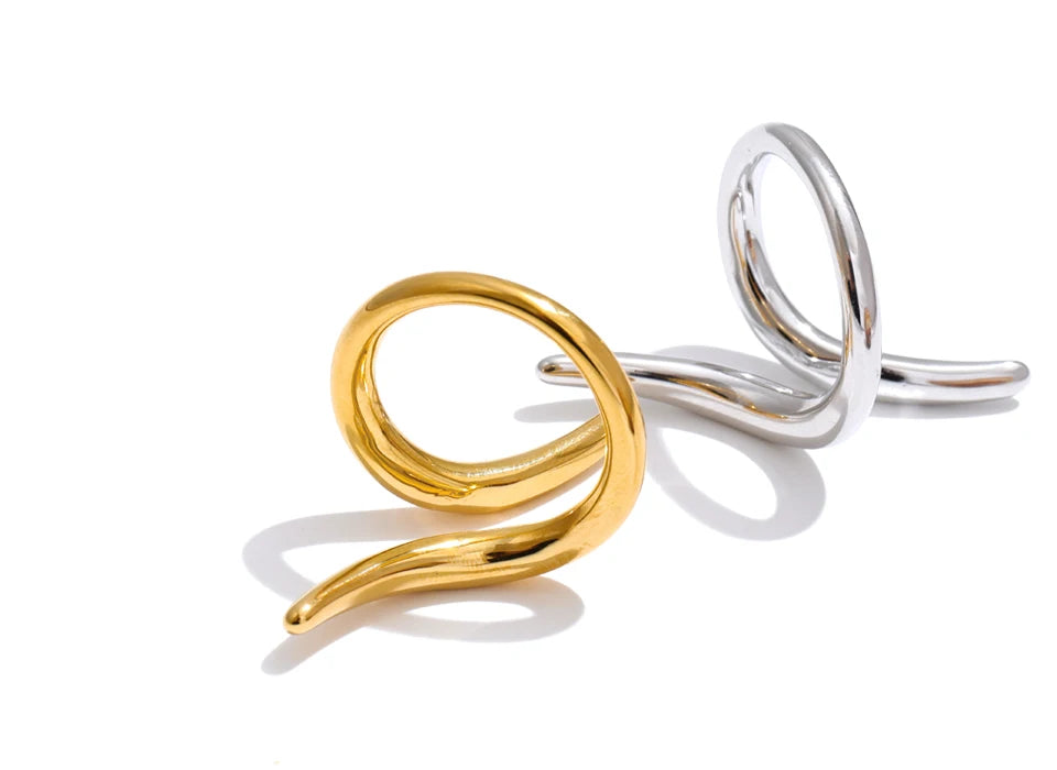 Minimalist geometric ring in gold-plated stainless steel.