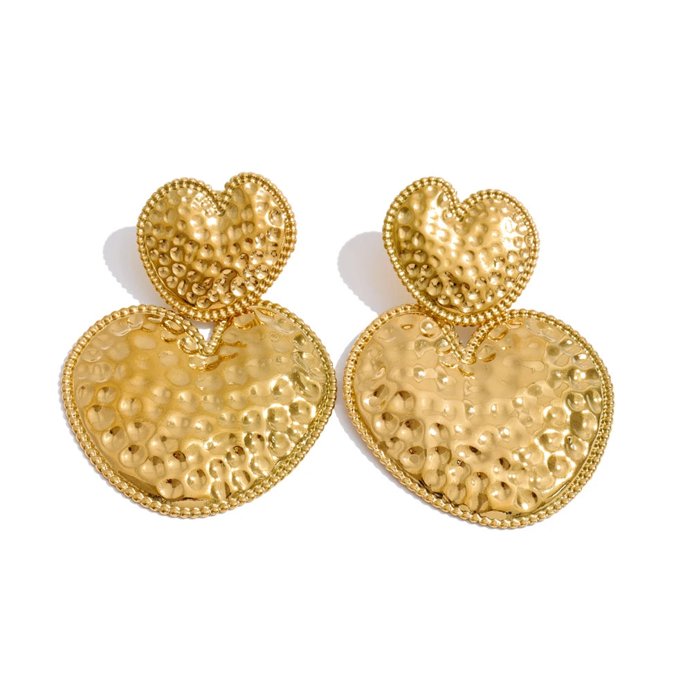 Heart earrings in gold-plated stainless steel.