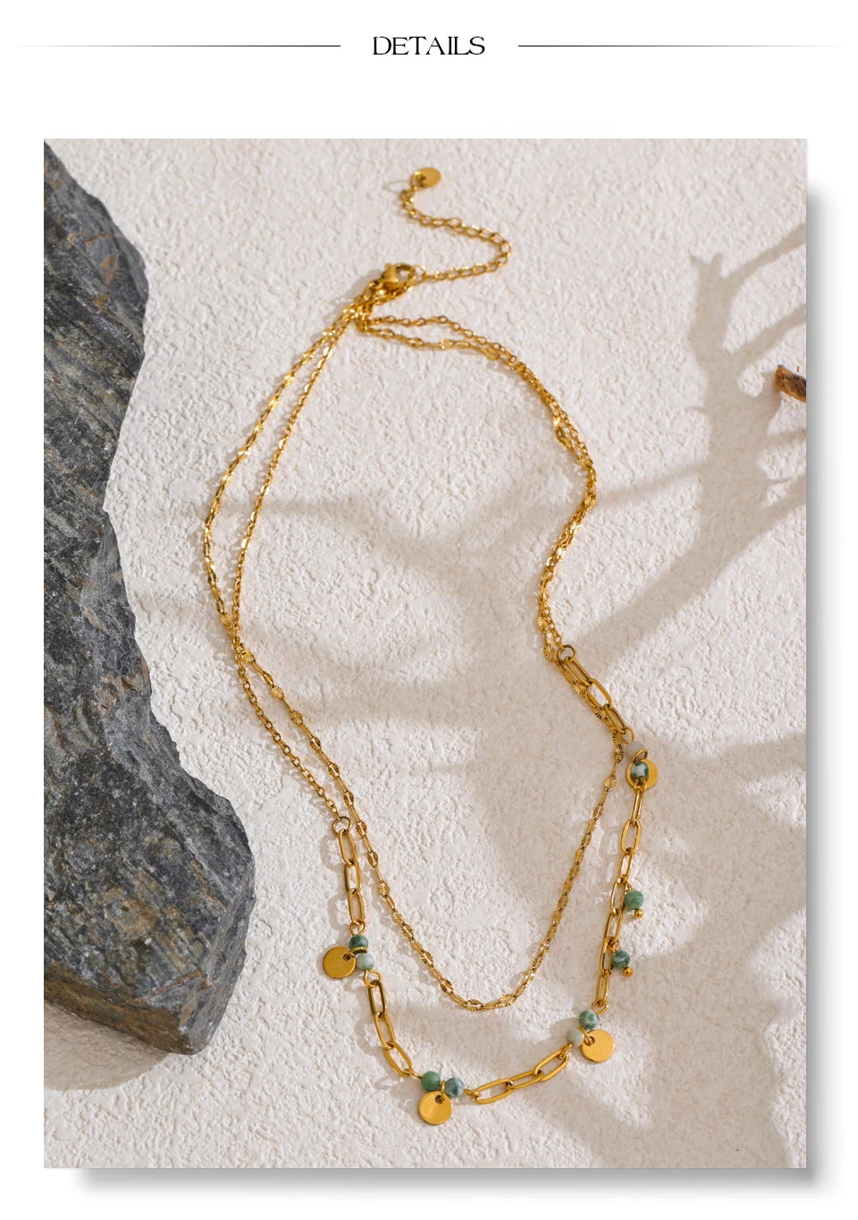 Green natural stone geometric necklace in gold-plated stainless steel with natural stone.