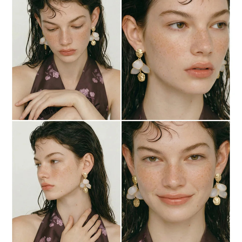 Resin acrylic flower earrings in gold-plated stainless steel with resin and acrylic.