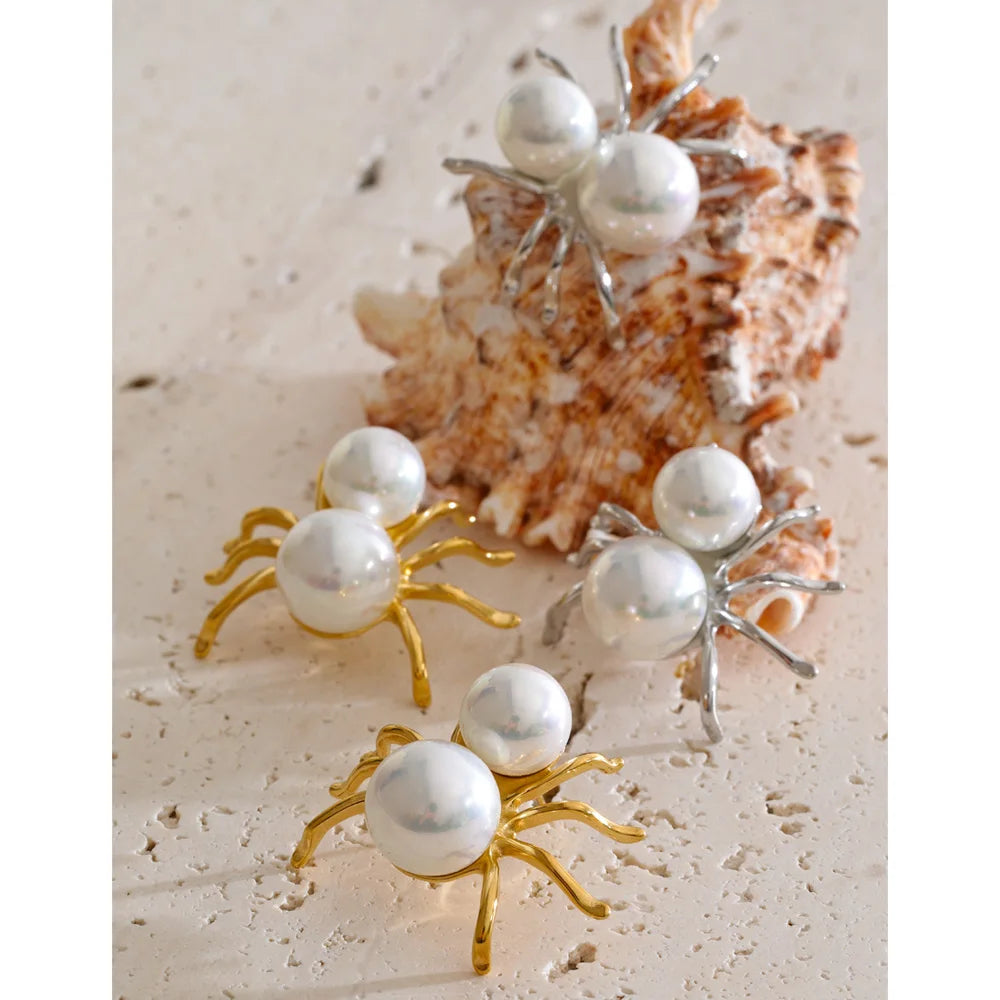 Pearl geometric earrings in gold-plated stainless steel with pearl.