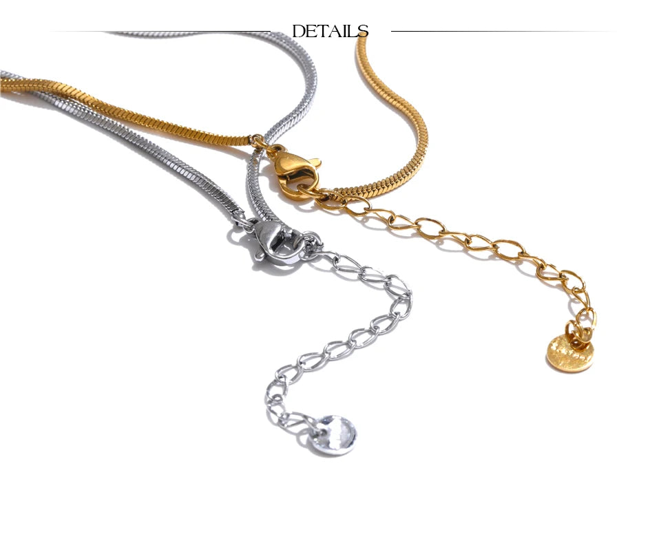Geometric chain necklace in gold-plated stainless steel.