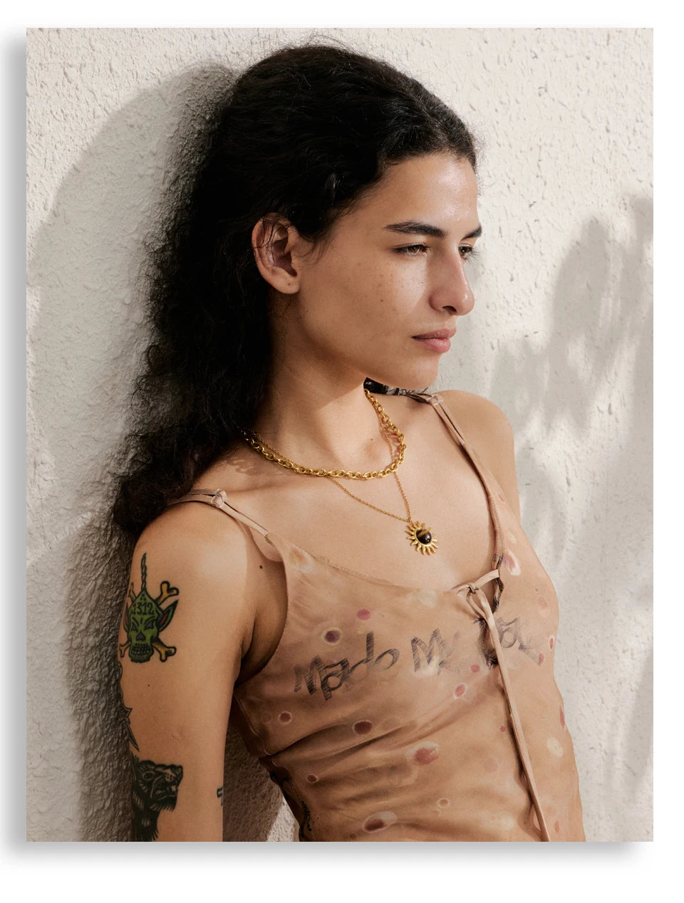 Sun geometric necklace in gold-plated stainless steel.