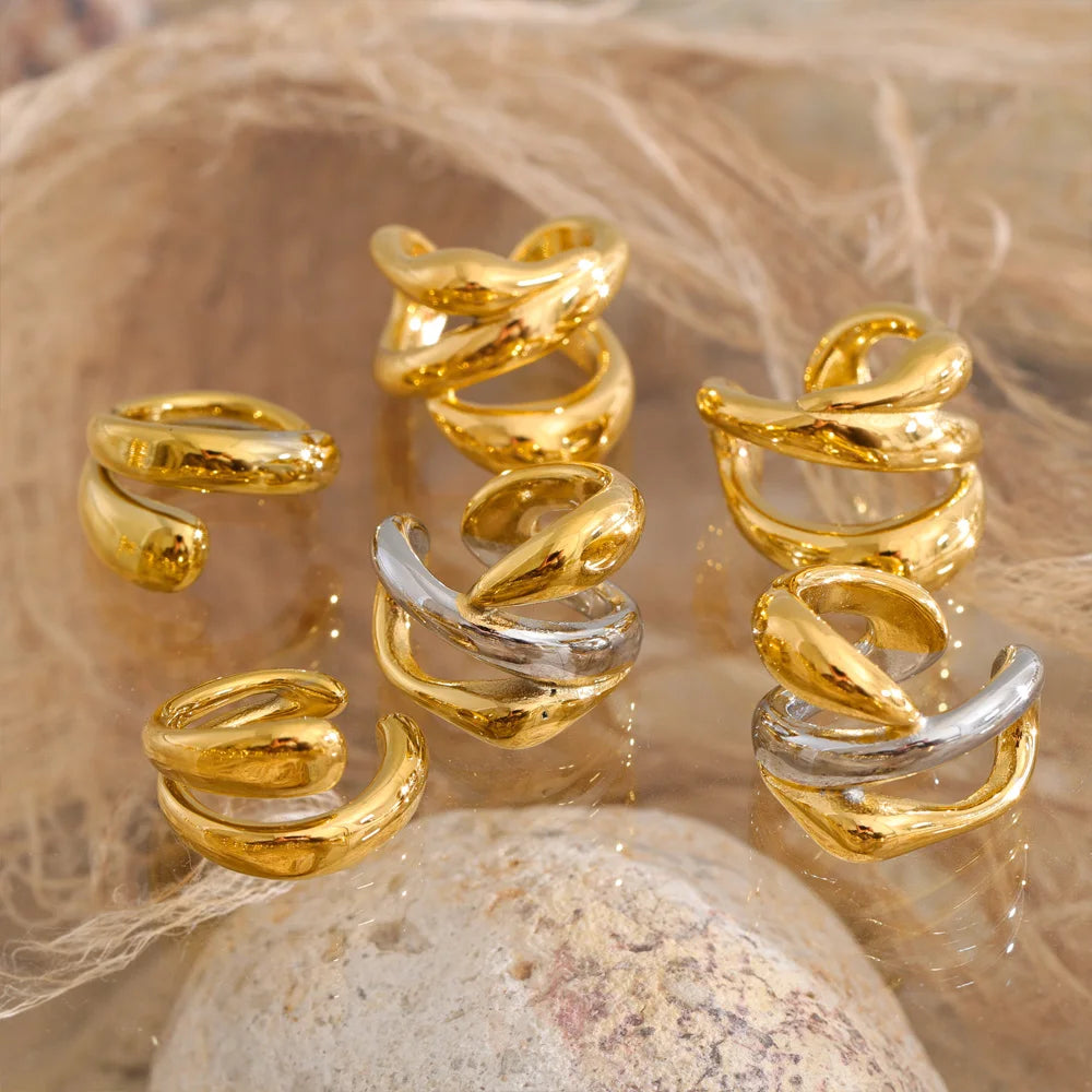 Geometric earrings in gold-plated stainless steel.