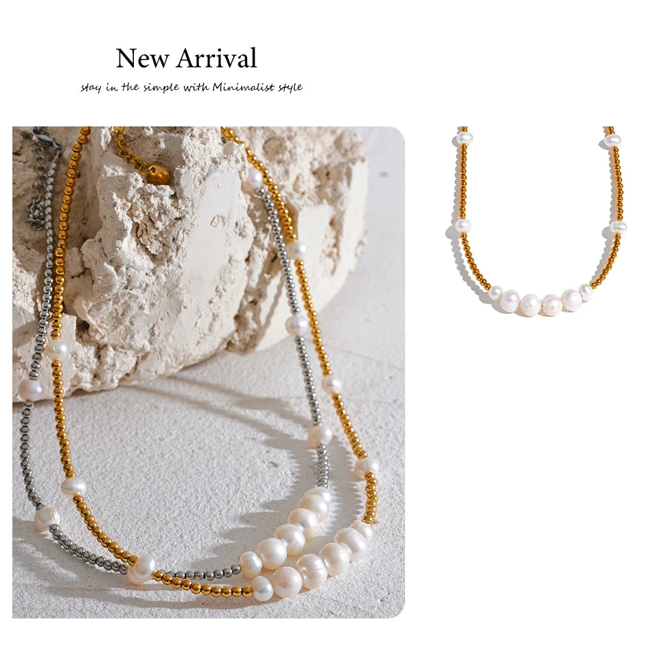 Freshwater pearl geometric necklace in gold-plated stainless steel with freshwater pearl.