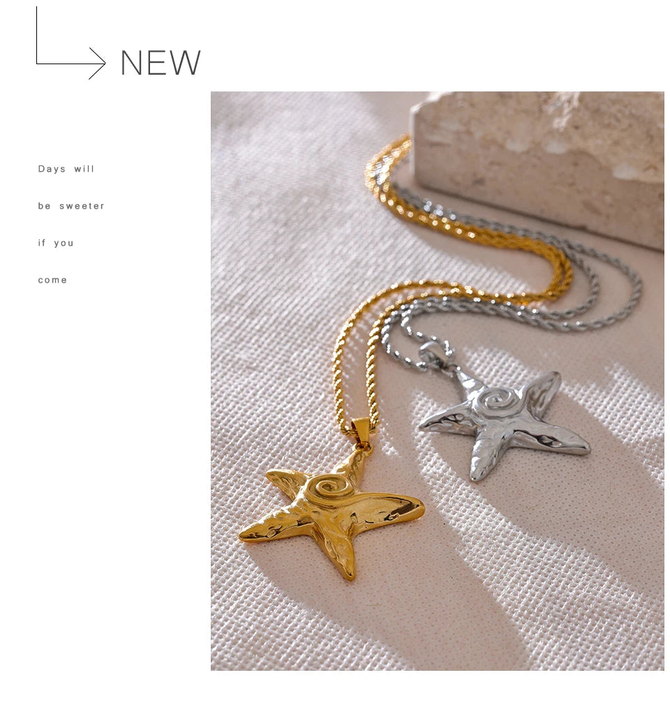 Star necklace in gold-plated 316L stainless steel.