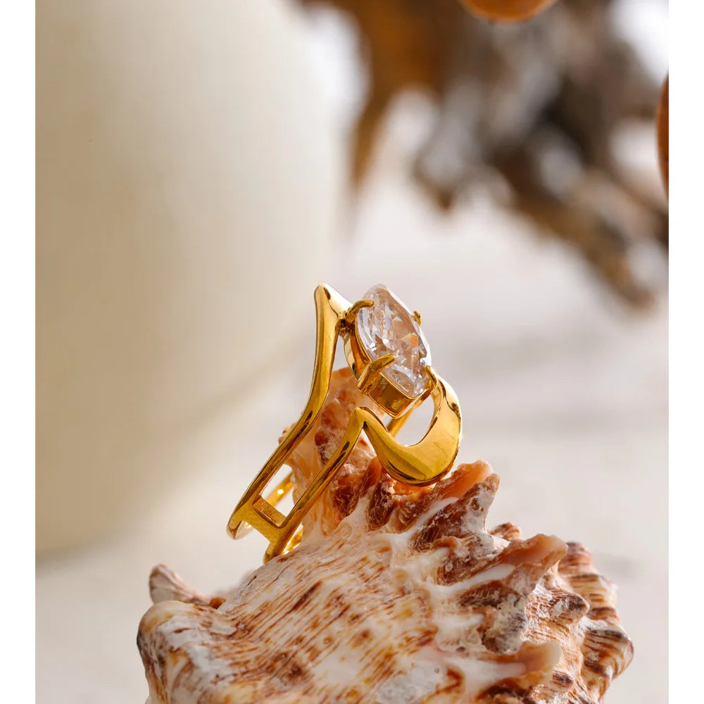 Cubic zirconia geometric ring in 18K gold-plated stainless steel with cubic zirconia.