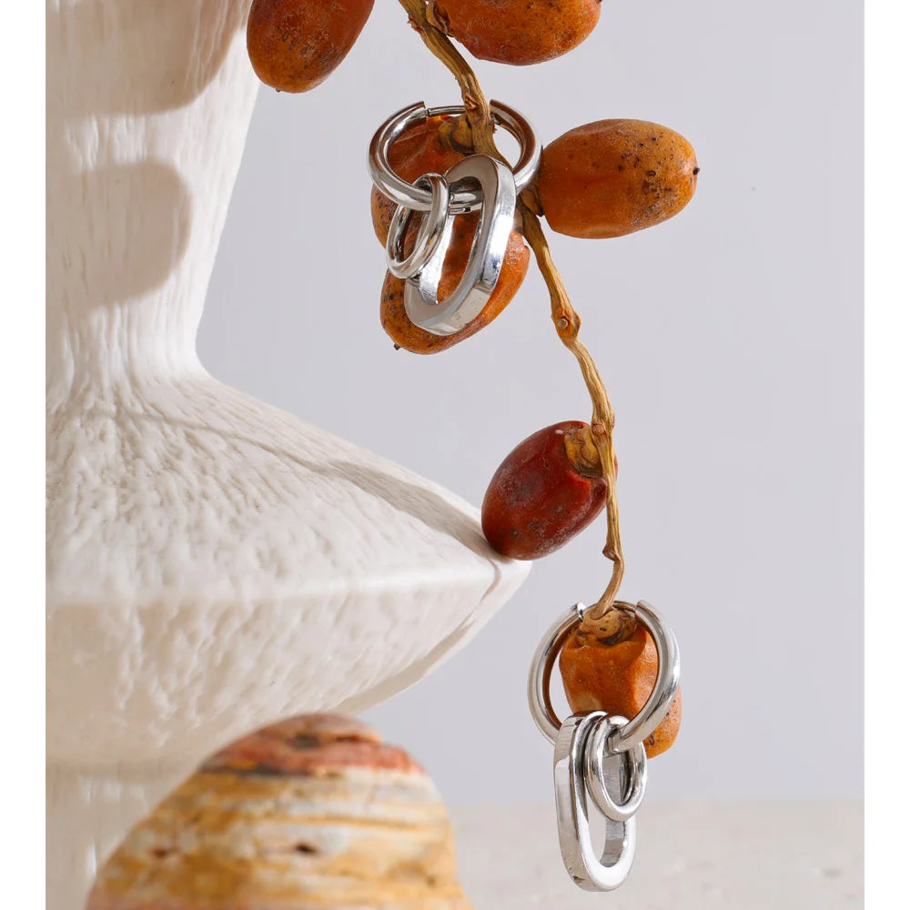 Geometric earrings in gold-plated stainless steel.