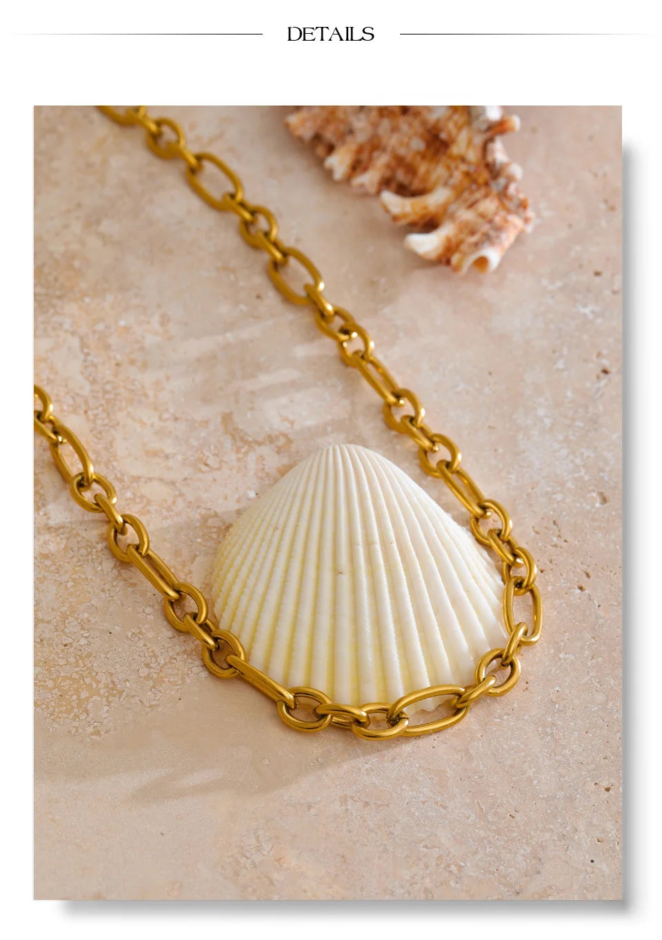 Geometric necklace in gold-plated stainless steel.