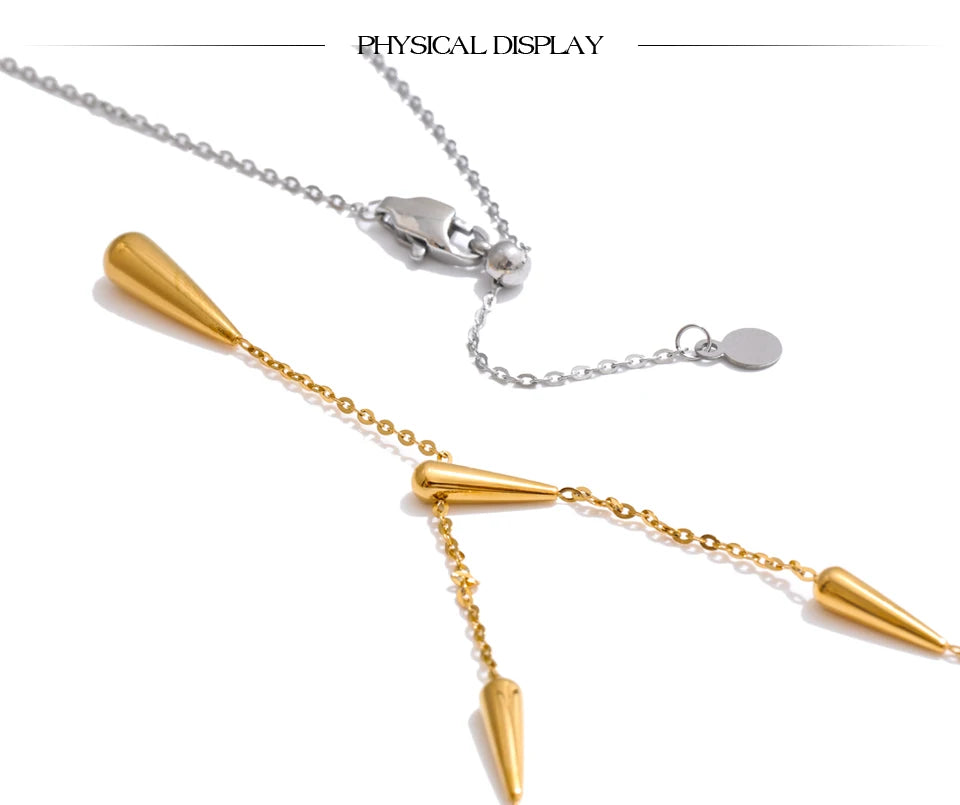 Geometric necklace in gold-plated stainless steel.