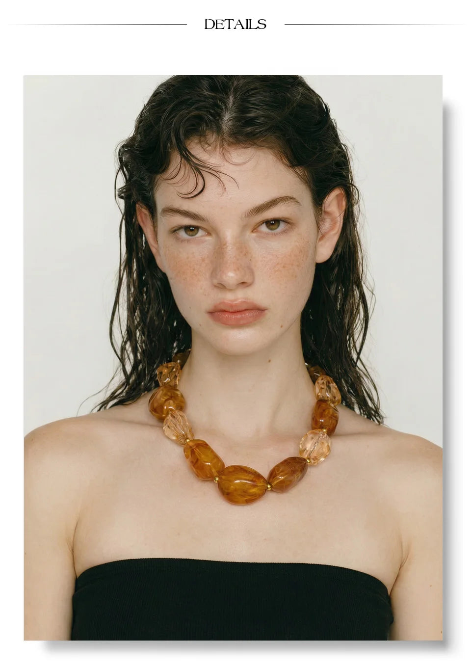 Resin acrylic geometric necklace in gold-plated stainless steel with resin and acrylic.