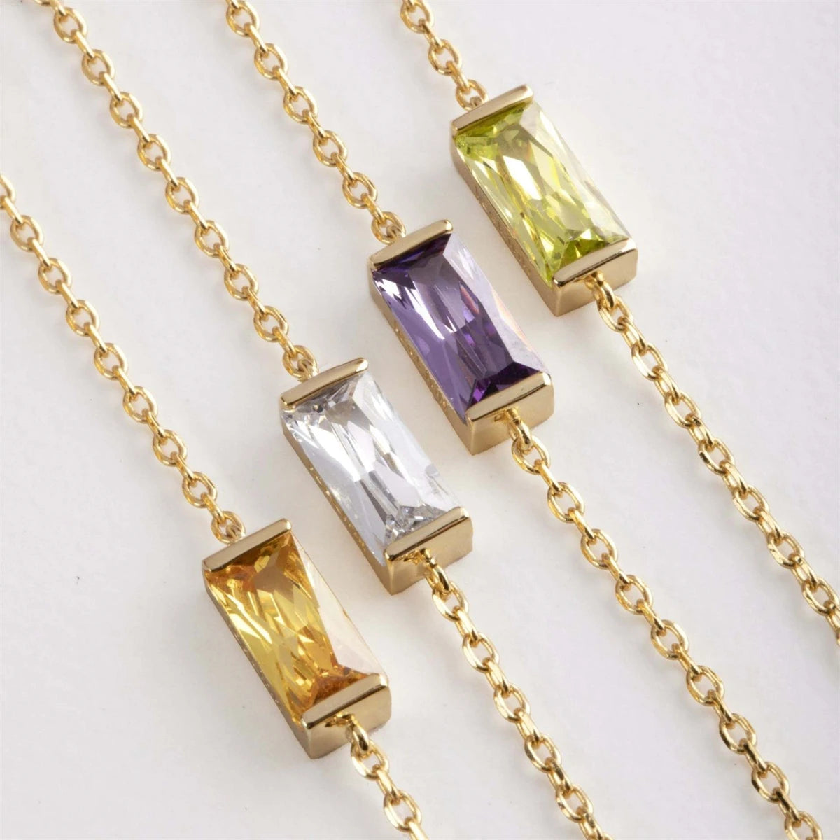 Vintage Art Pearl Sailor Buckle Color Protection Twelve Birthday Stones Birthstone Simple Bracelet Plated with 18K Gold