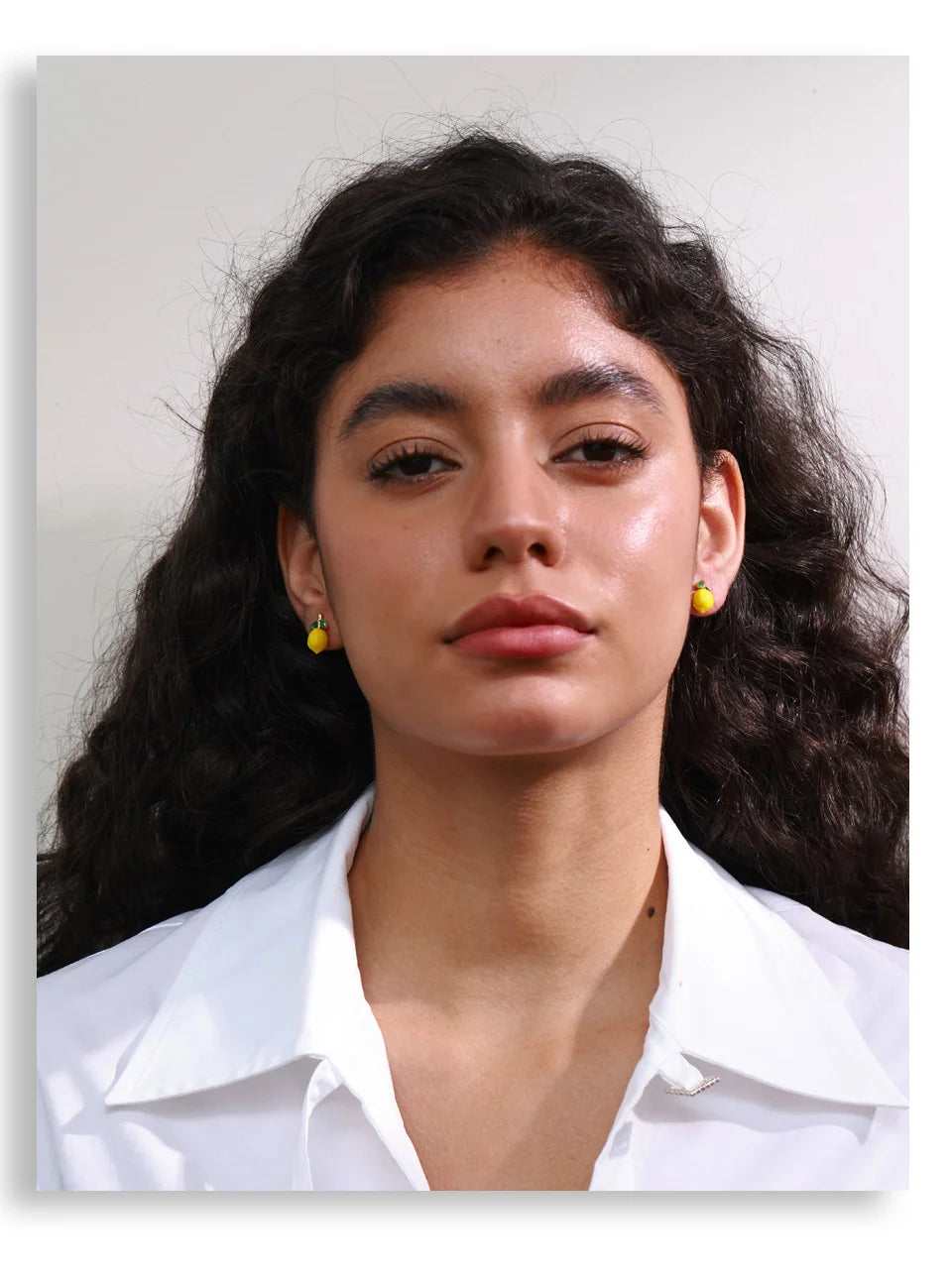 Cubic zirconia resin geometric earrings in gold-plated stainless steel with cubic zirconia and resin.