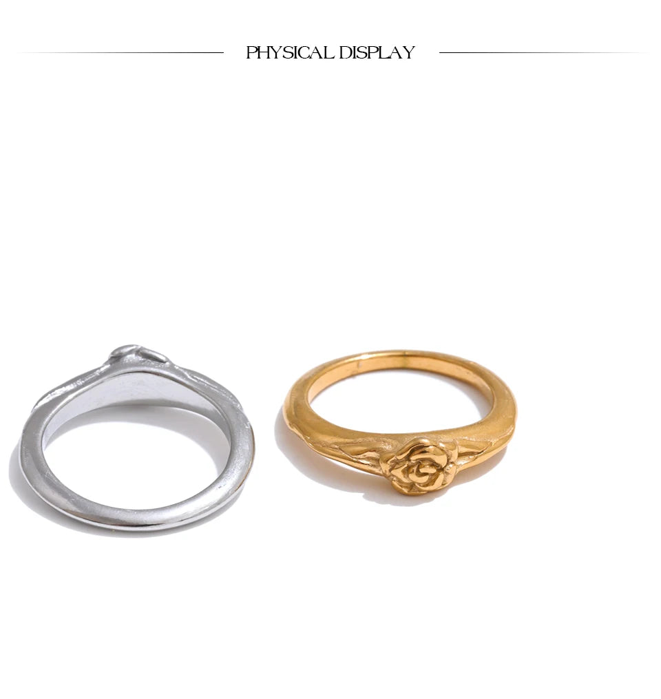 Flower geometric ring in 18K gold-plated stainless steel.