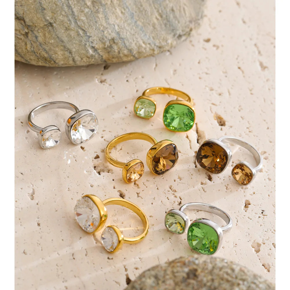 Cubic zirconia geometric ring in 18K gold-plated stainless steel with cubic zirconia.