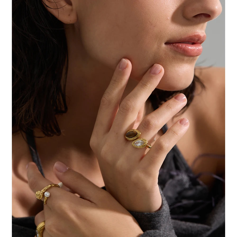 Cubic zirconia geometric ring in 18K gold-plated stainless steel with cubic zirconia.