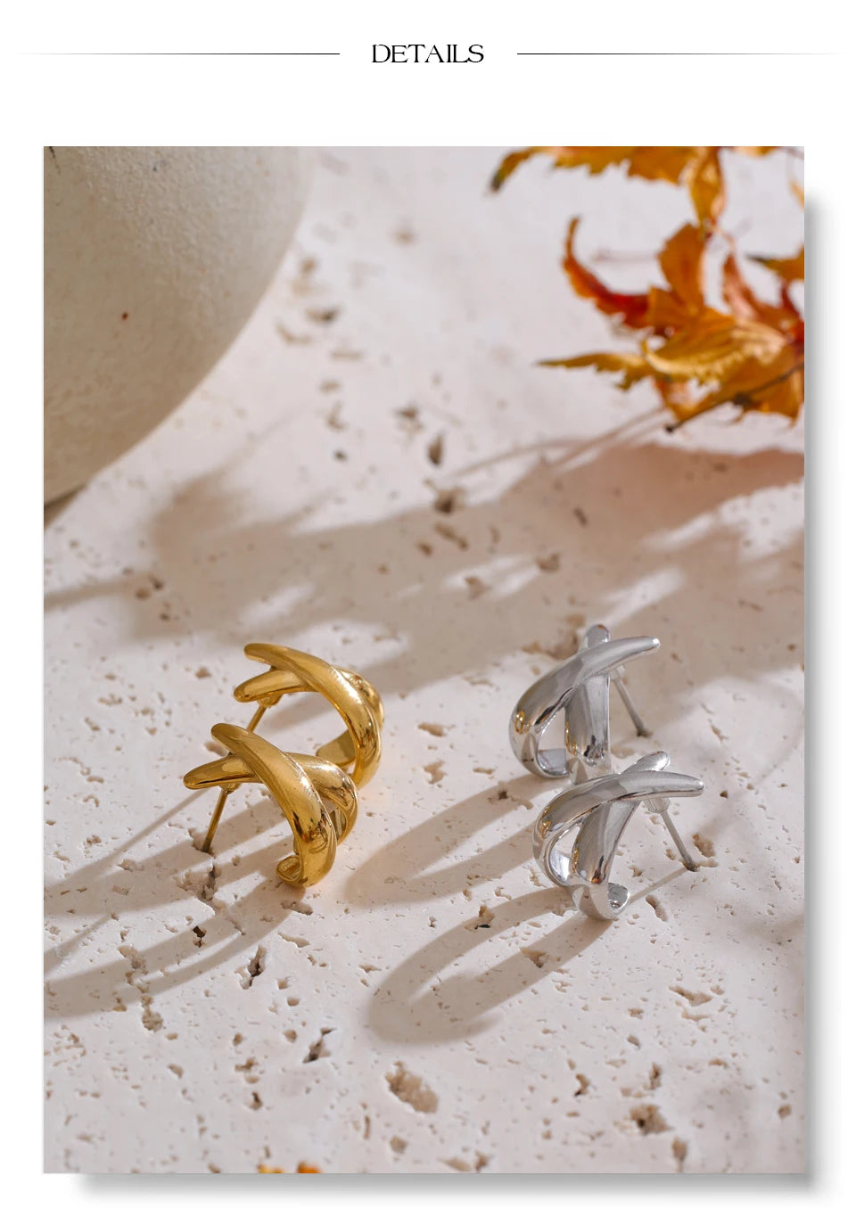 Minimalist geometric earrings in gold-plated stainless steel.