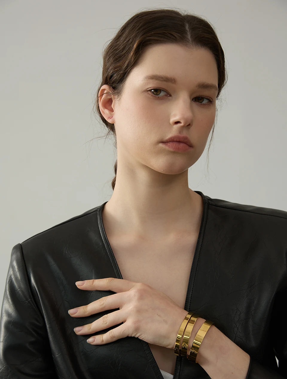 Geometric bracelet in gold-plated stainless steel.