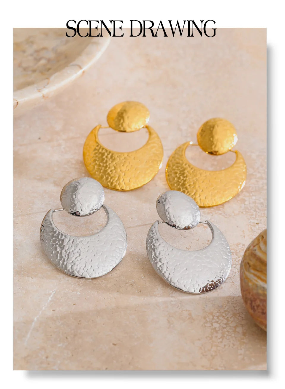 Hammered geometric earrings in gold-plated stainless steel.
