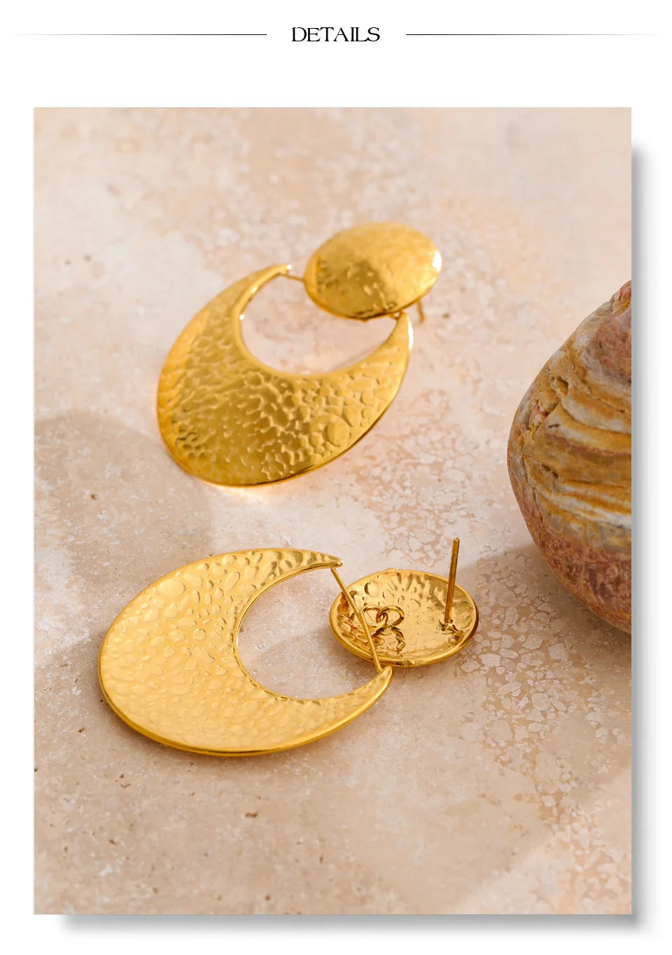 Hammered geometric earrings in gold-plated stainless steel.