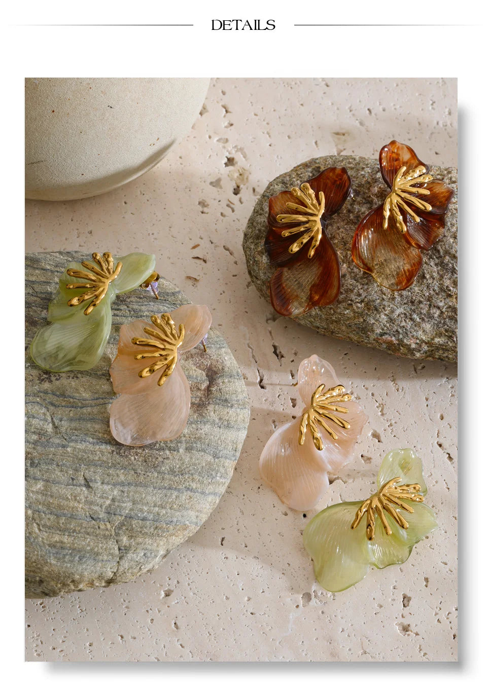 Resin acrylic flower earrings in gold-plated stainless steel with resin and acrylic.