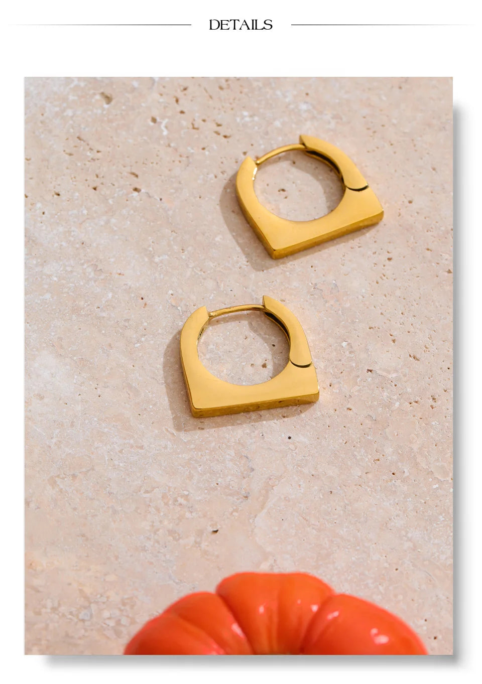 Geometric earrings in gold-plated stainless steel.