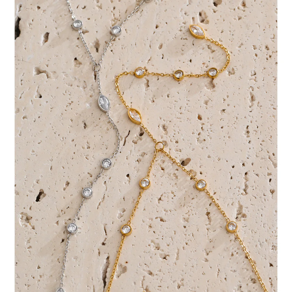 Cubic zirconia geometric chain necklace in gold-plated stainless steel with cubic zirconia.