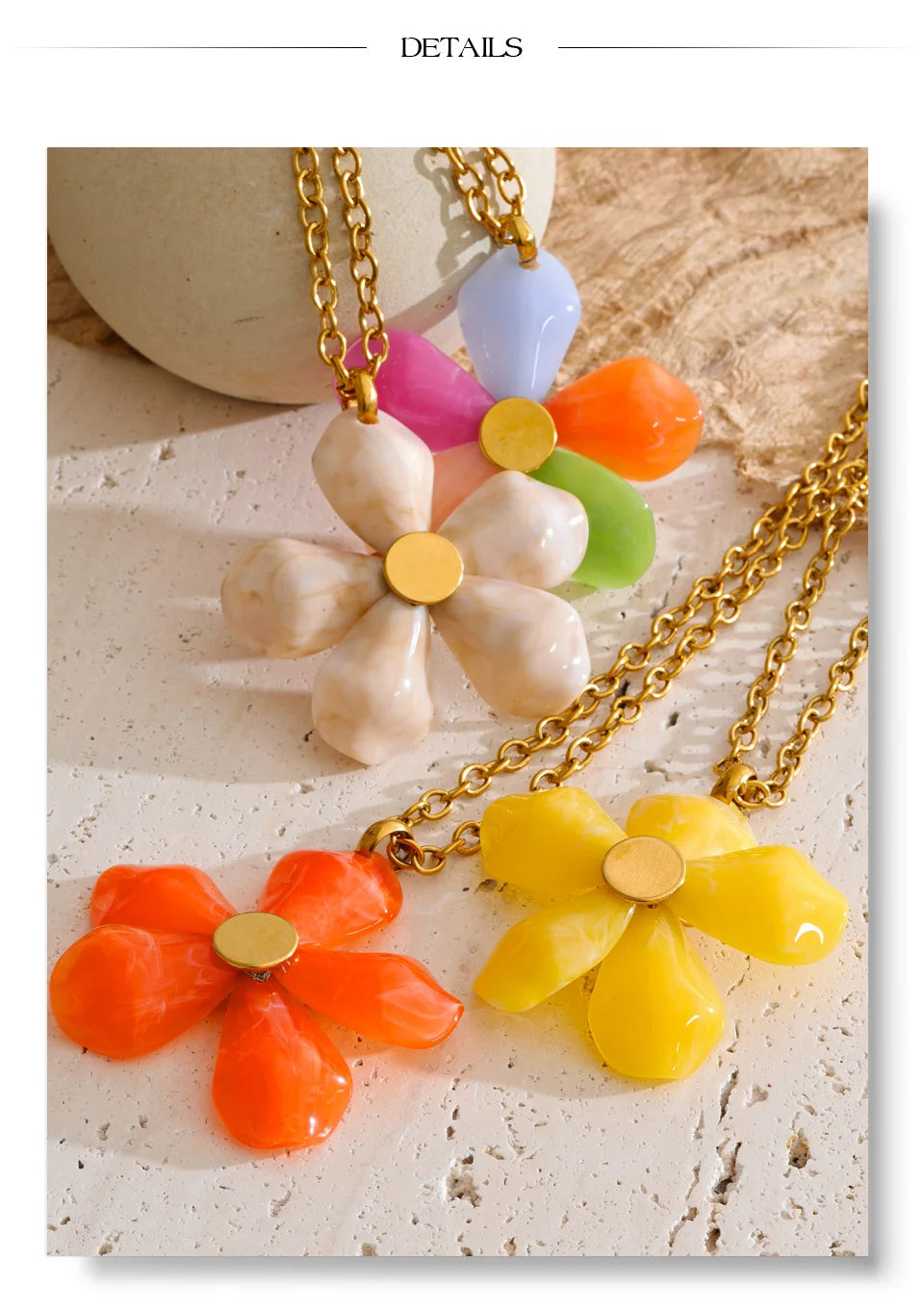 Resin acrylic flower necklace in gold-plated stainless steel with resin and acrylic.