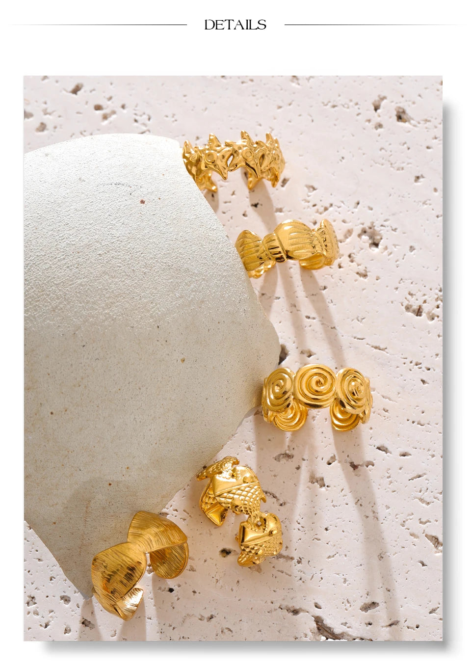 Shell geometric ring in 18K gold-plated stainless steel with shell.