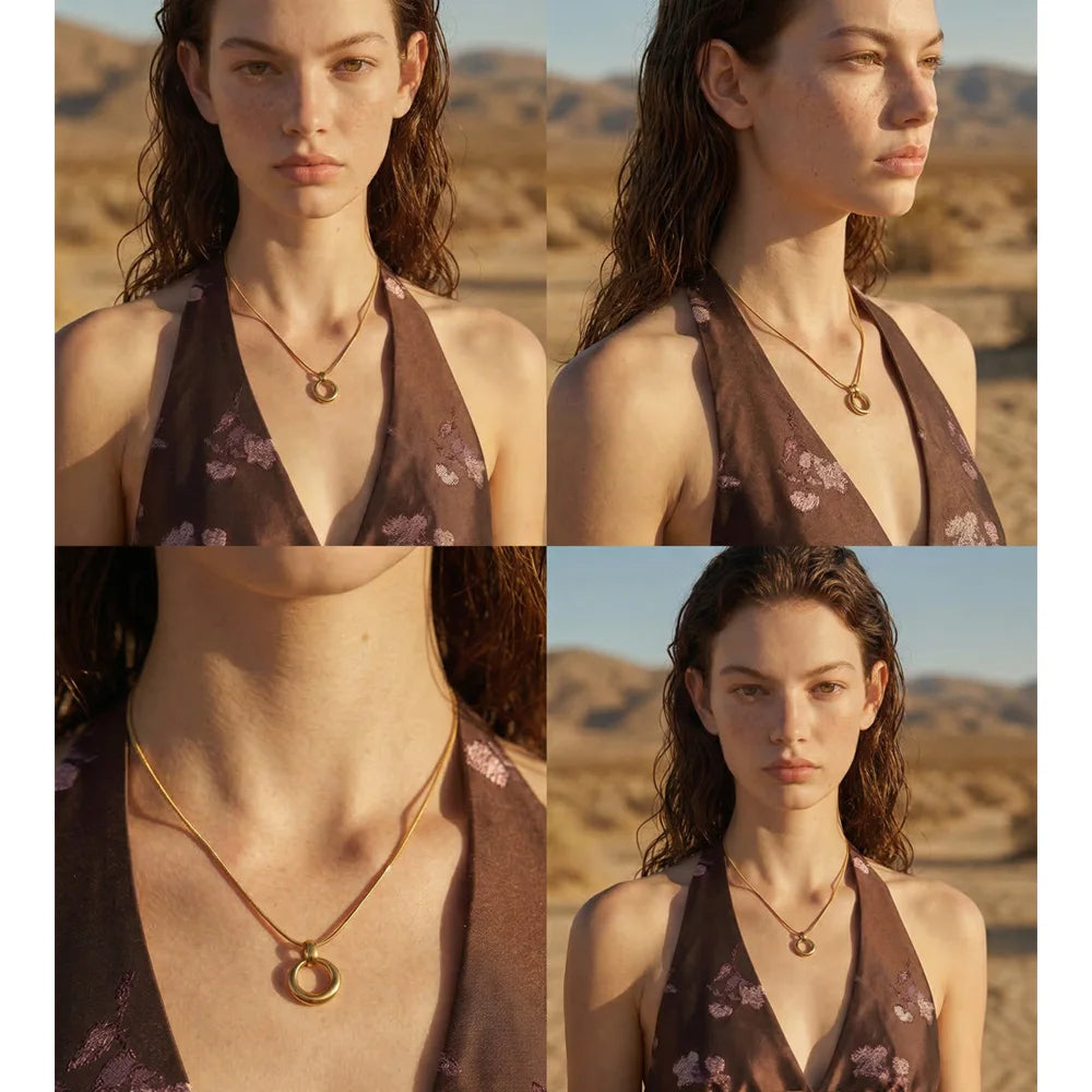 Geometric necklace in gold-plated stainless steel.