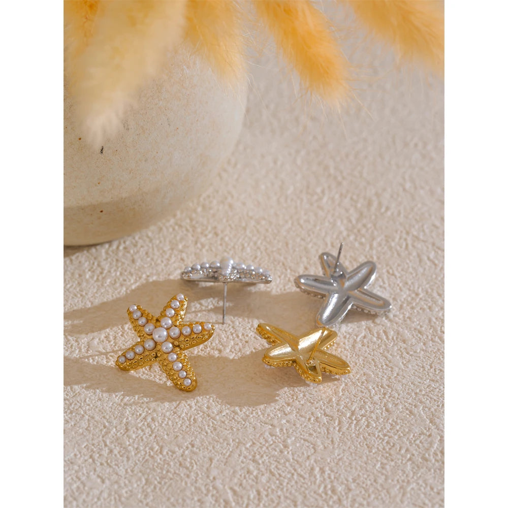 Pearl star earrings in gold-plated stainless steel with pearl.