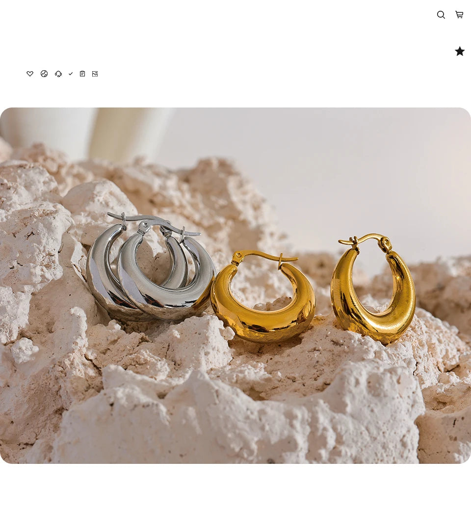 Hammered geometric earrings in 18K gold-plated stainless steel.